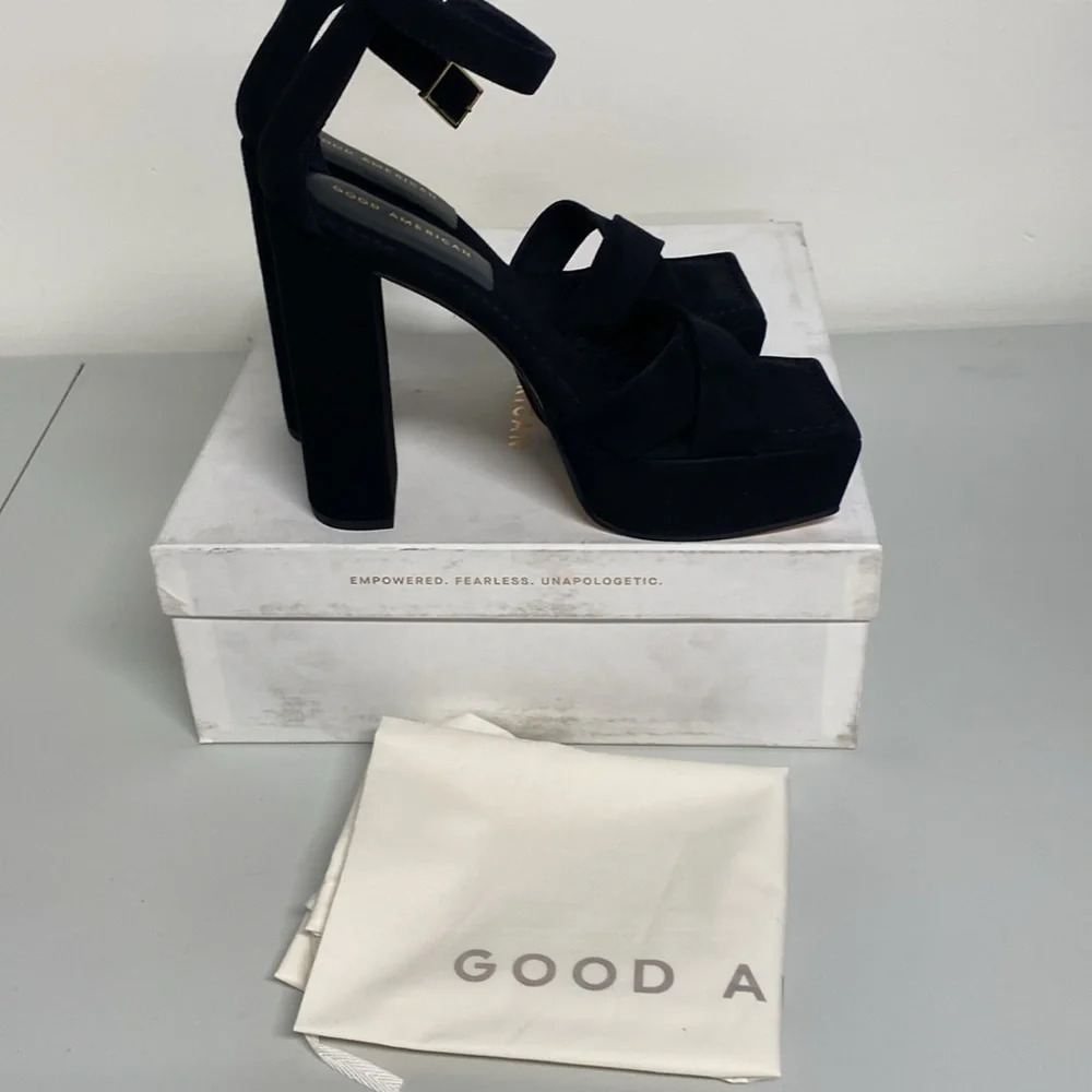 Good American Black Platform Heels - Picture 5 of 7